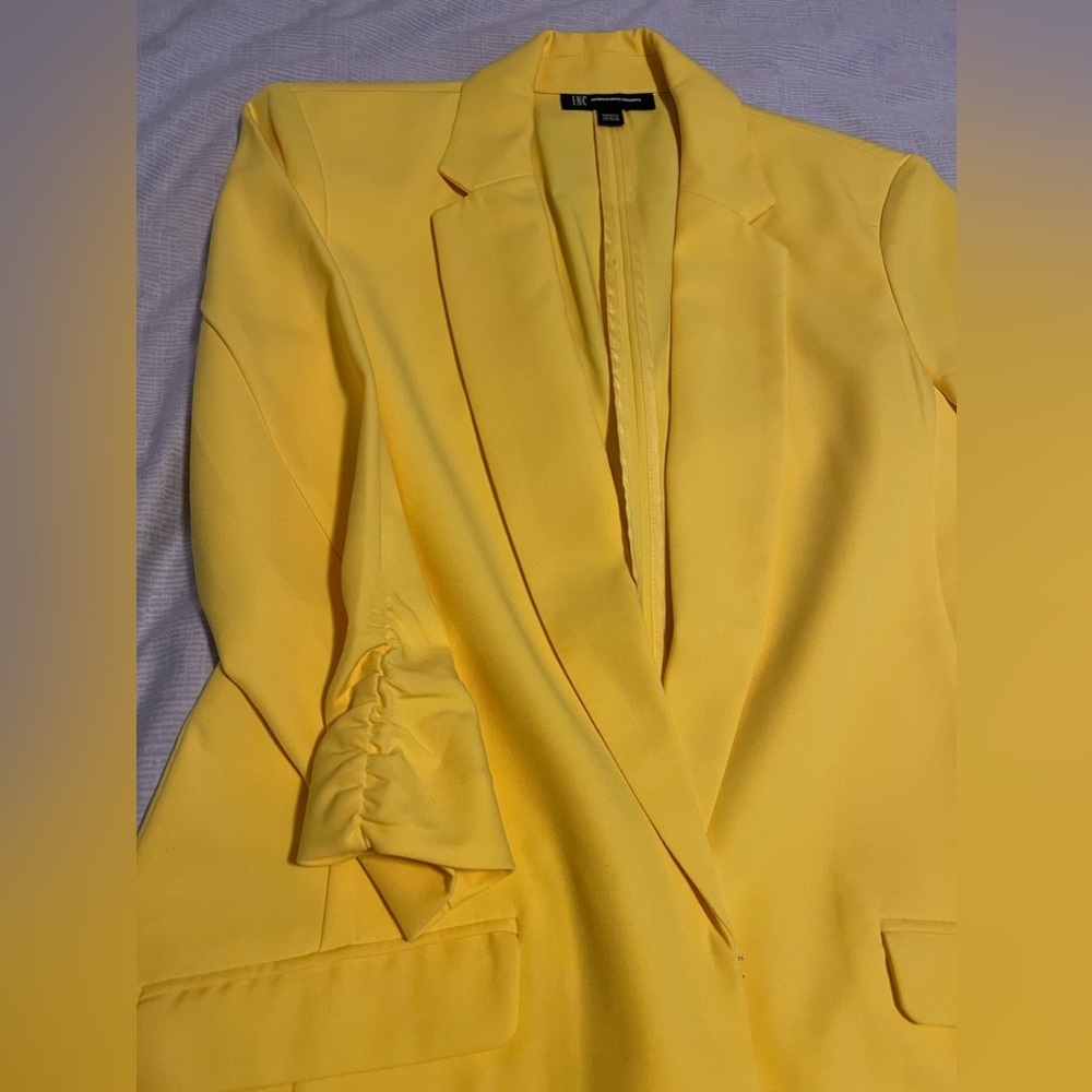 Blazer - Picture 2 of 4